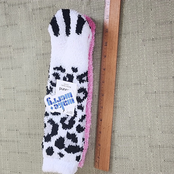 NWT 2 Pairs of Abound Butter/Fuzzy Socks, Nordstrom Rack, Pink, Cheetah Paw - Picture 11 of 11